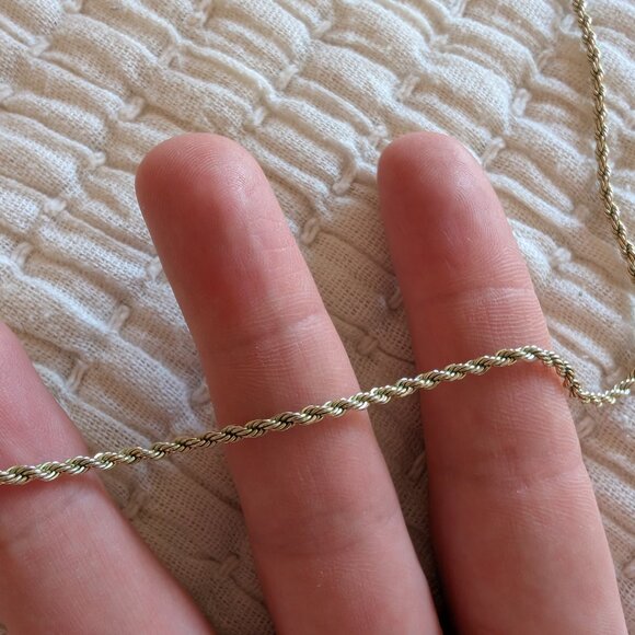 Twisted gold plated chocker necklace - Picture 2 of 2